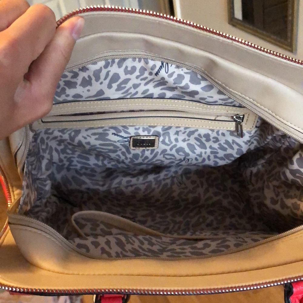 Guess purse - Picture 2 of 2